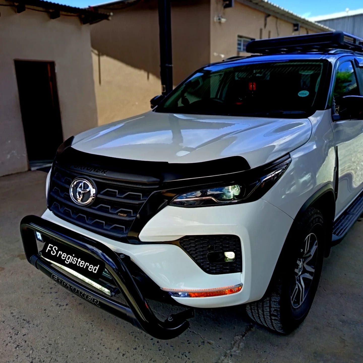 2023 Toyota Fortuner — photo 2